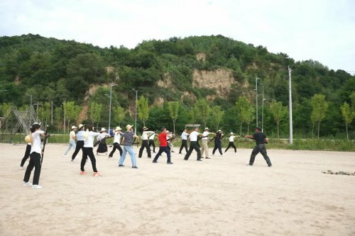 西安汽車(chē)職業(yè)大學(xué)“學(xué)習(xí)七一講話(huà) 弘揚(yáng)光榮傳統(tǒng) 庚續(xù)紅色基因”黨史學(xué)習(xí)教育實(shí)踐活動(dòng)正在舉行